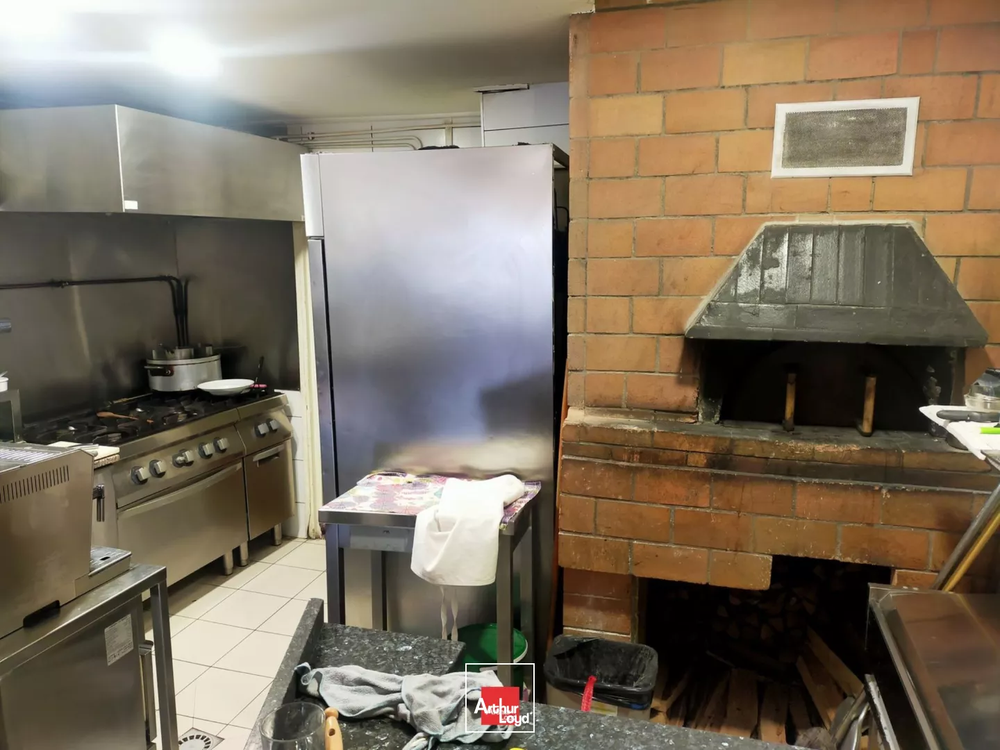 A VENDRE FONDS DE COMMERCE PIZZERIA 62 M² SUR LES QUAIS DE GRENOBLE 