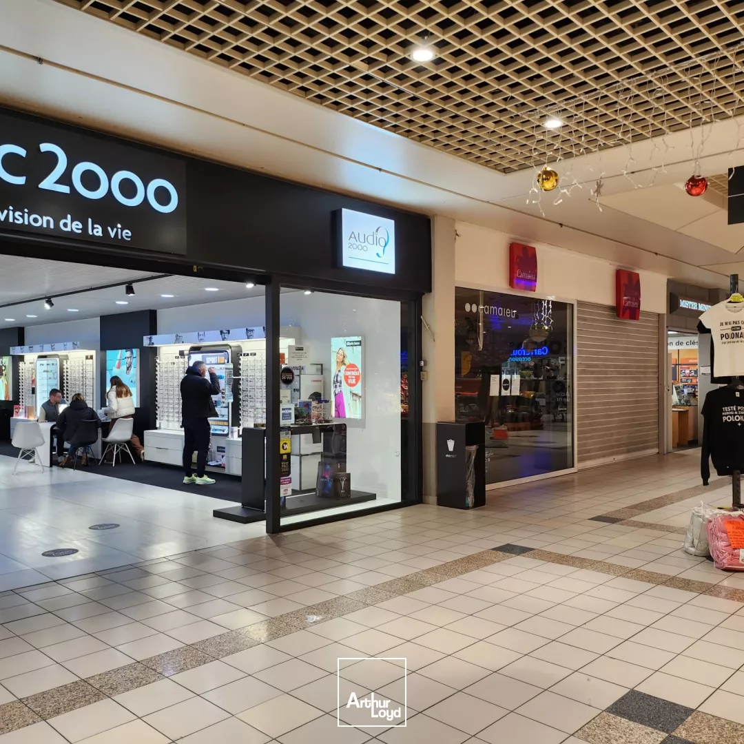 Cellule de 300m2 env disponible dans la galerie marchande de Carrefour Liévin