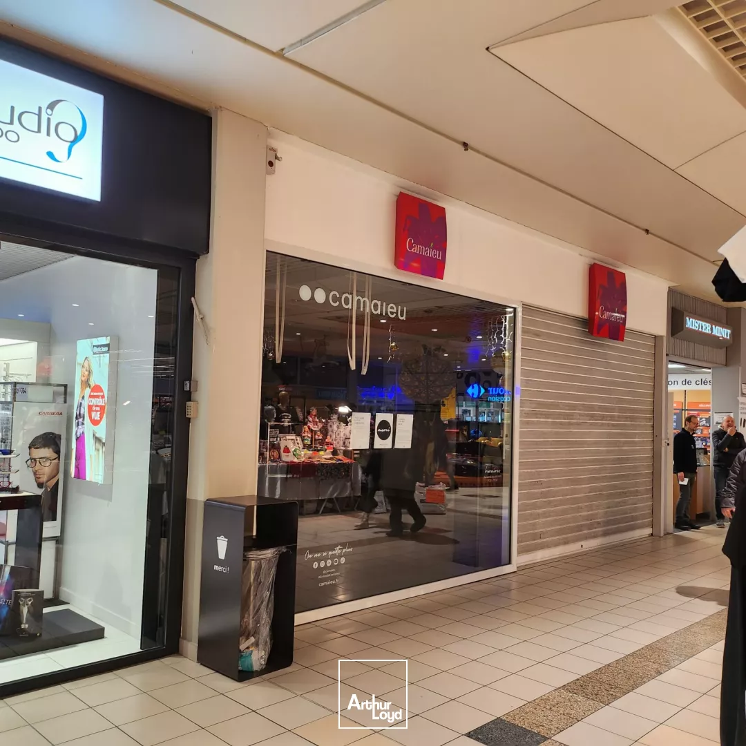 Cellule de 300m2 env disponible dans la galerie marchande de Carrefour Liévin