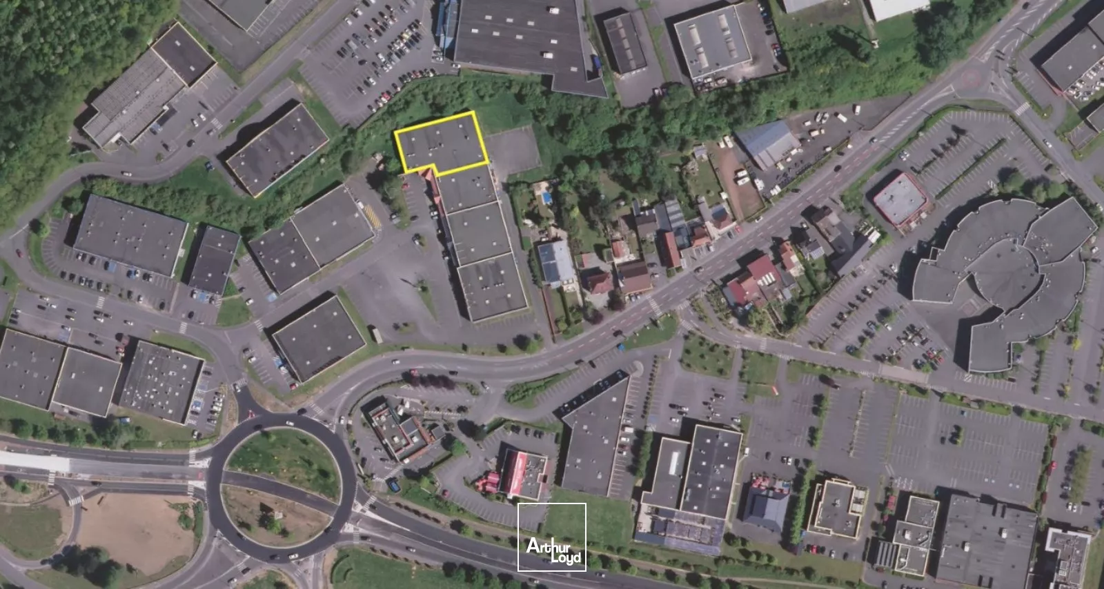Local commercial 1 102 m² - Vente ou location - Emplacement premium au coeur d'un centre commercial majeur à Bruay-la-Buissière