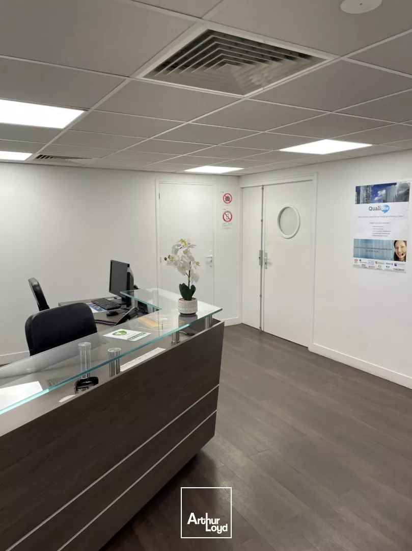 Bureaux modernes et ERPables à St Cloud - Jardins communs et services