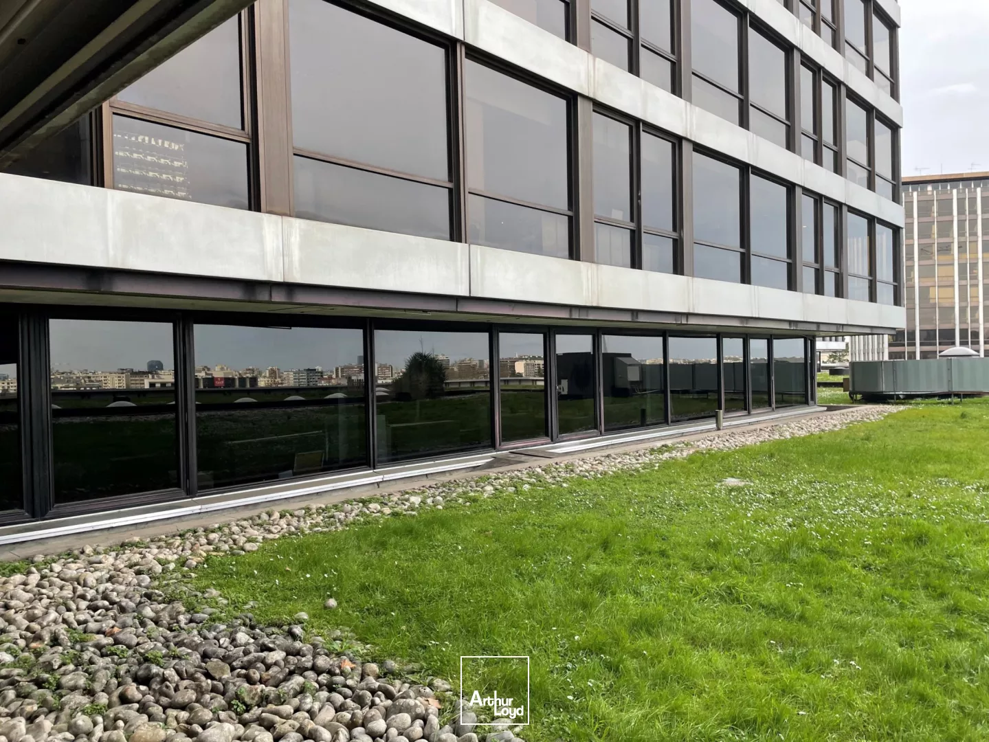 Bureaux modernes et ERPables à St Cloud - Jardins communs et services