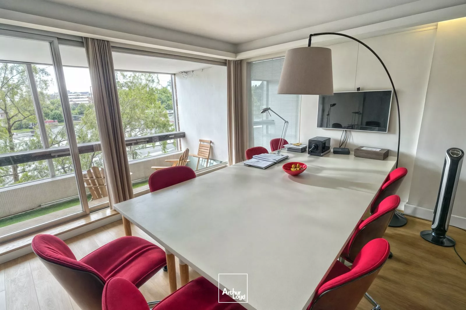 Bureaux lumineux avec vue sur Seine, à l'acquisition, à Courbevoie