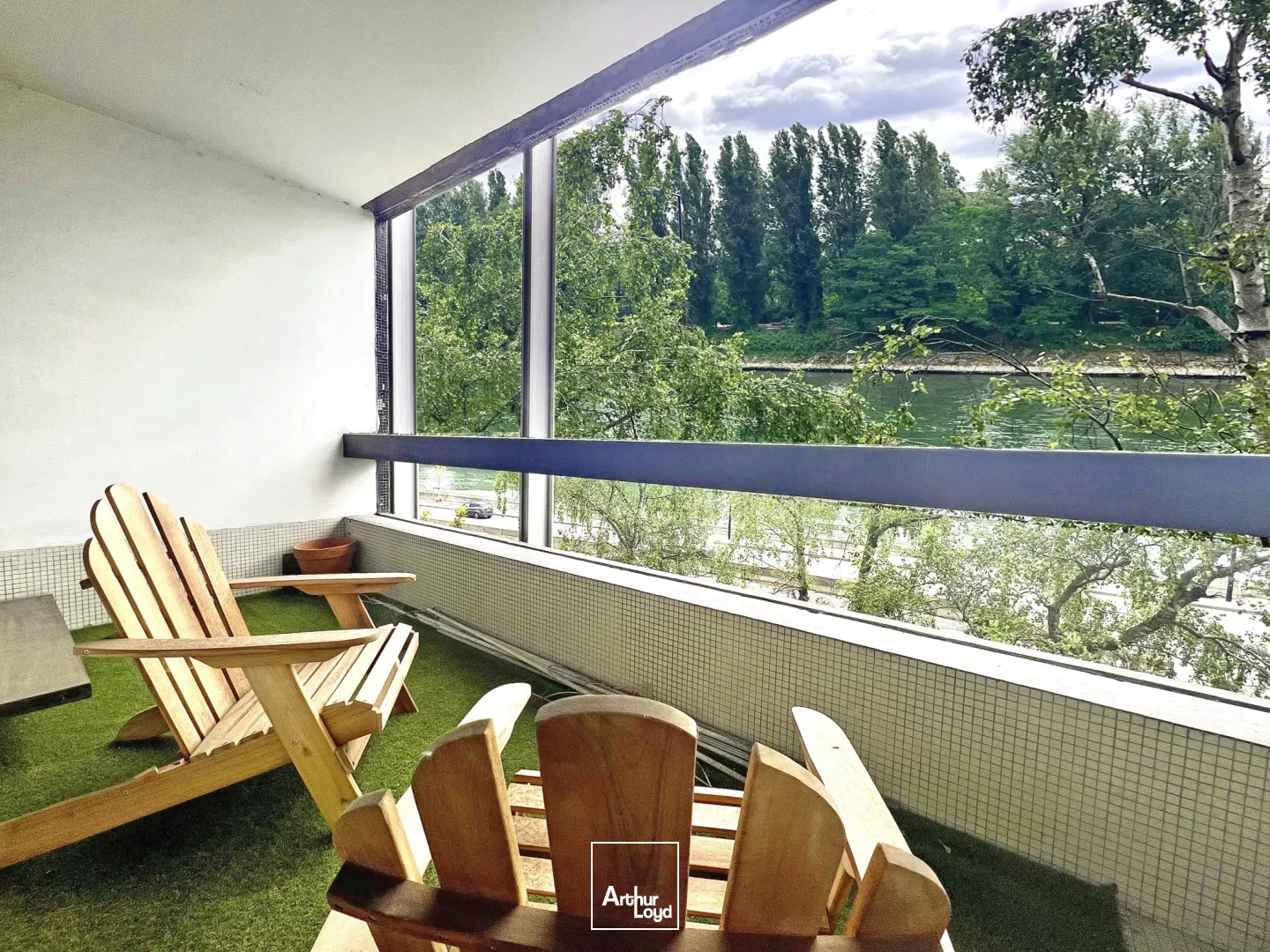 Bureaux lumineux avec vue sur Seine, à l'acquisition, à Courbevoie