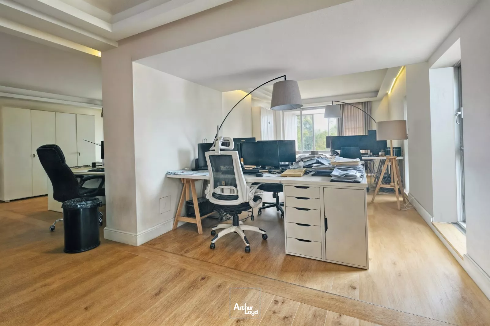 Bureaux lumineux avec vue sur Seine, à l'acquisition, à Courbevoie