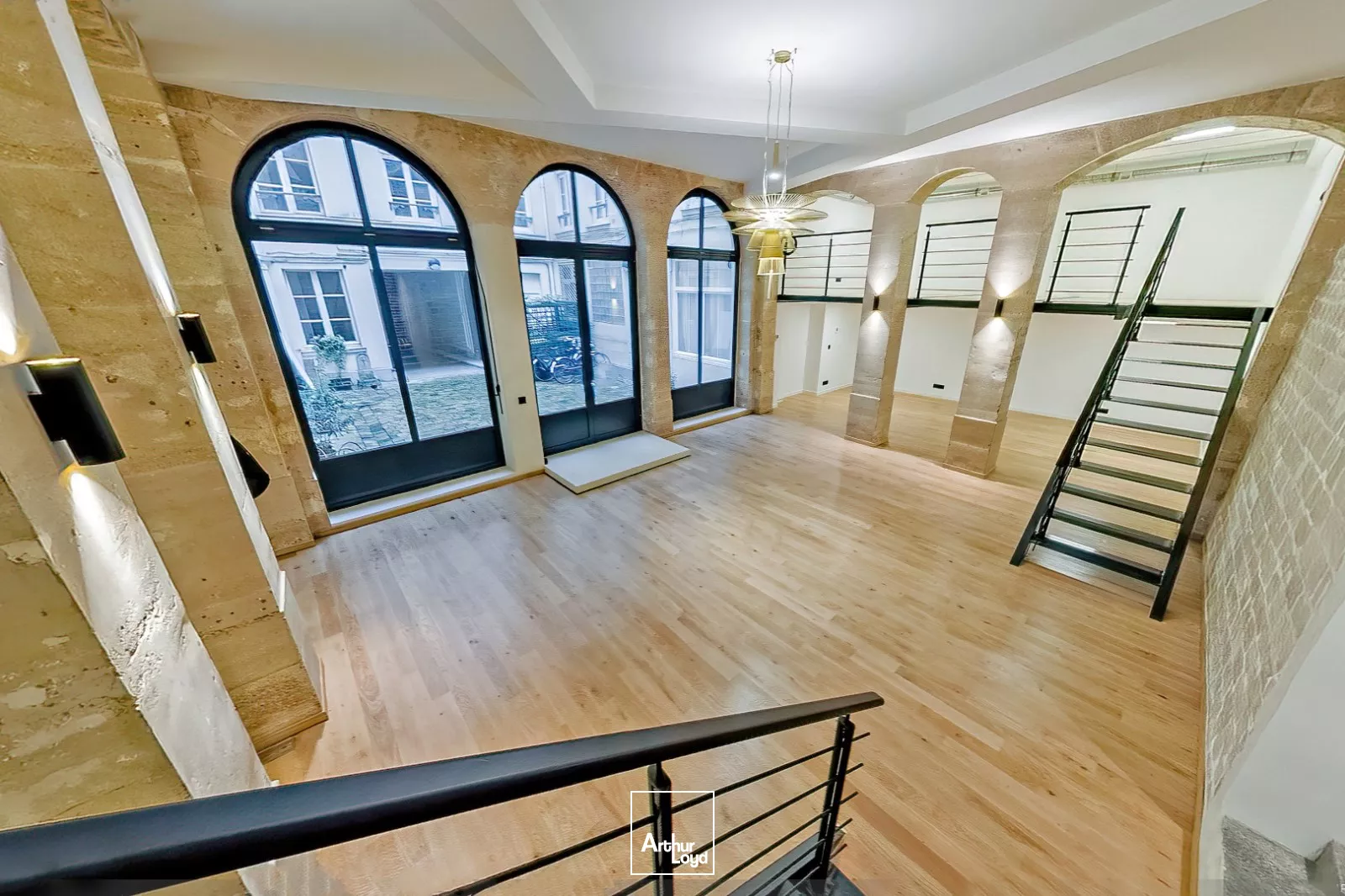 Magnifique local commercial pour showroom ou galerie d'art, proche Place de la République