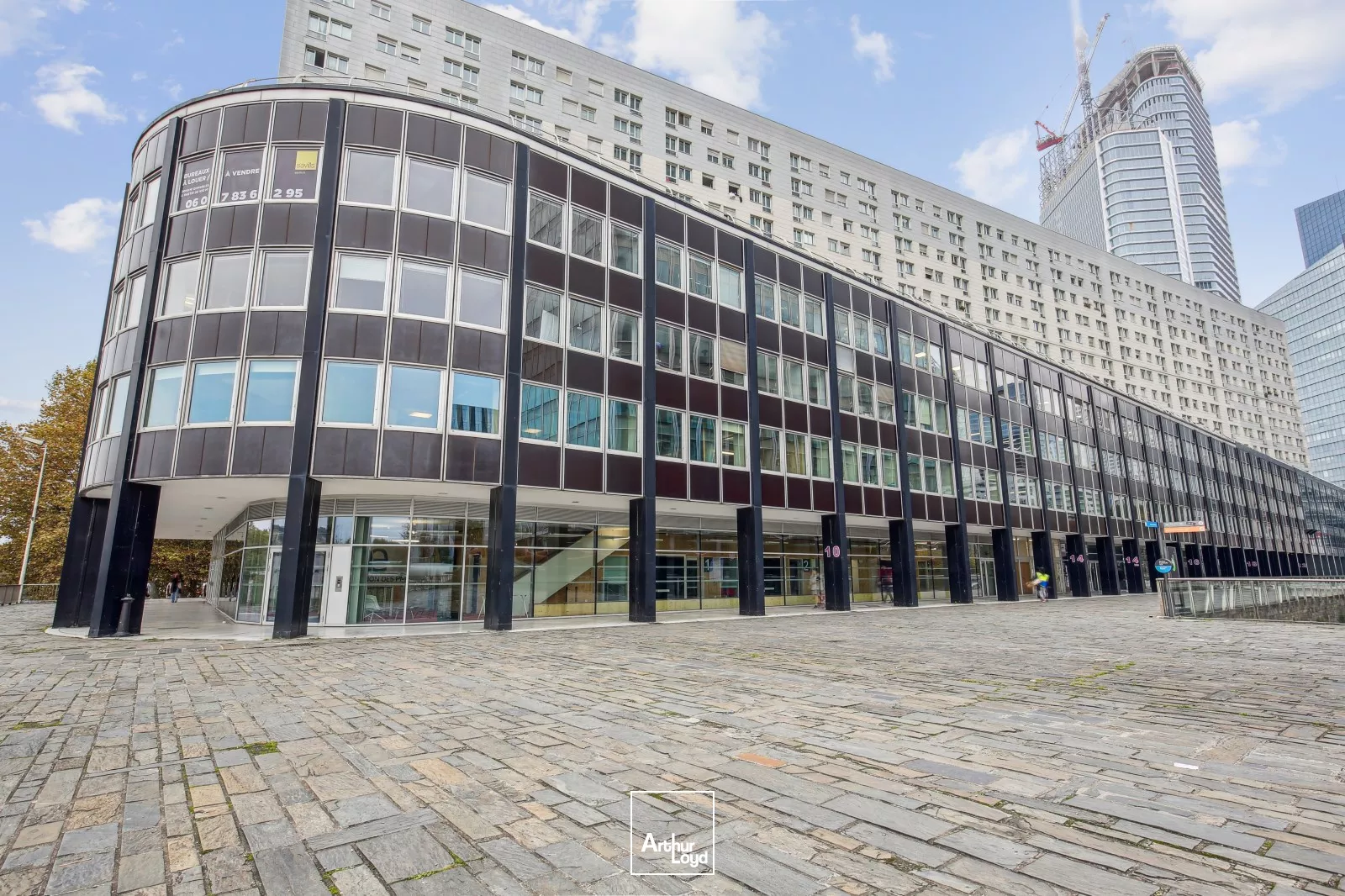 Opportunité rare de bureaux à vendre aux Portes de Paris, dans un immeuble de standing