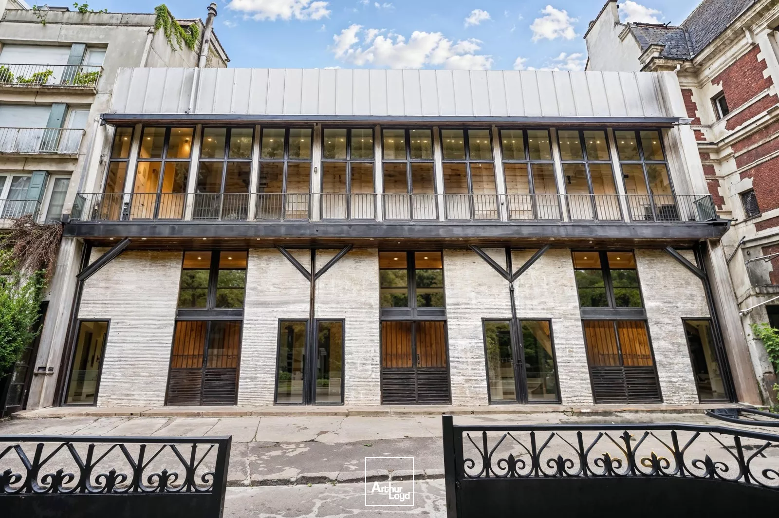 TROCADERO - IMMEUBLE INDEPENDANT - A RESTRUCTURER - 