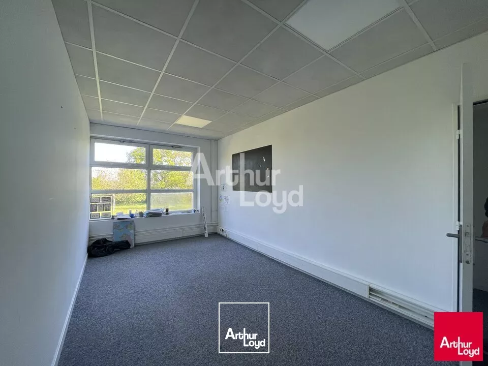 SAINT JACQUES DE LA LANDE - BUREAUX A LOUER - 254 m² DIVISIBLE 