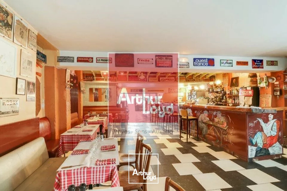 Auxerre, immeuble mixte commercial 400m2, idéal investisseur