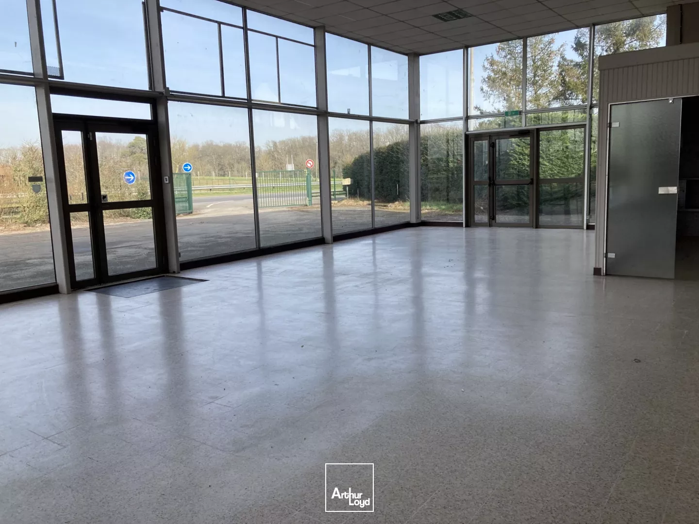 Locaux d'activité à vendre à VERNEUIL SUR AVRE 27130