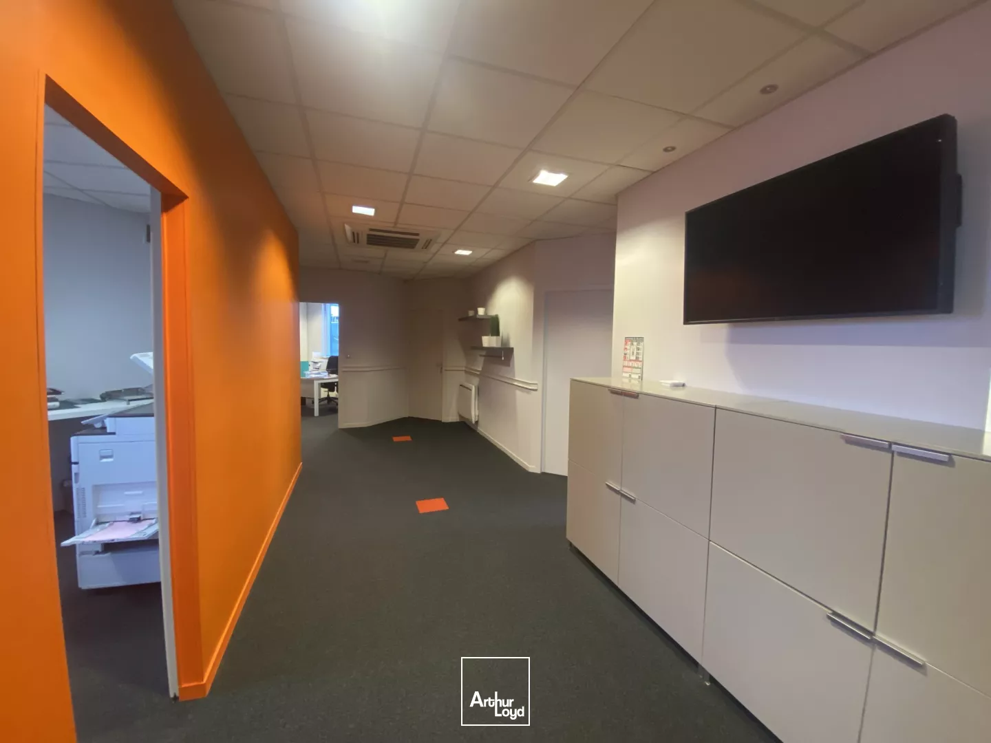 VENTE OU LOCATION D'UN PLATEAU DE BUREAUX D'ENVIRON 367 m² A SAINT GREGOIRE.