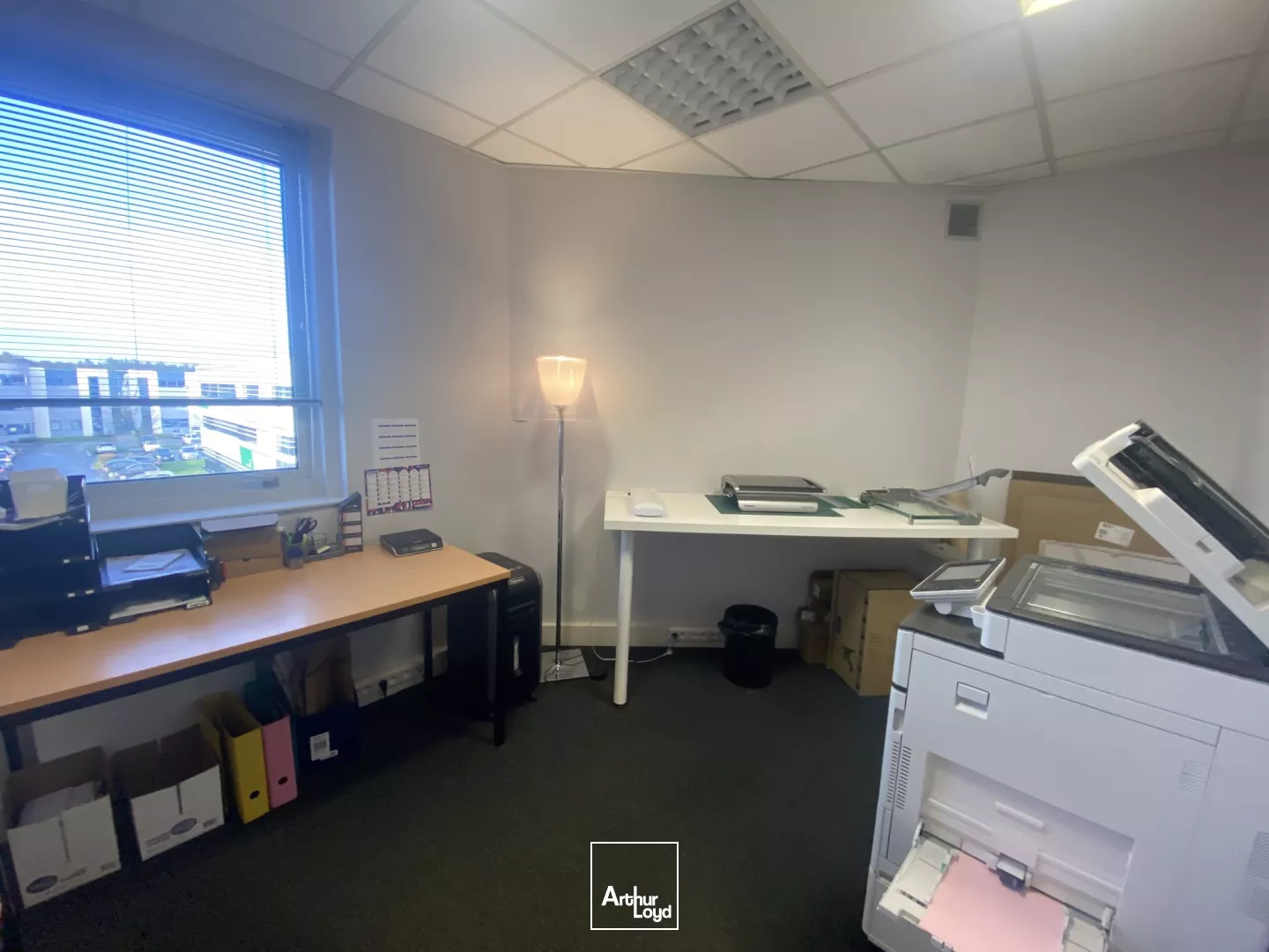 VENTE OU LOCATION D'UN PLATEAU DE BUREAUX D'ENVIRON 367 m² A SAINT GREGOIRE.