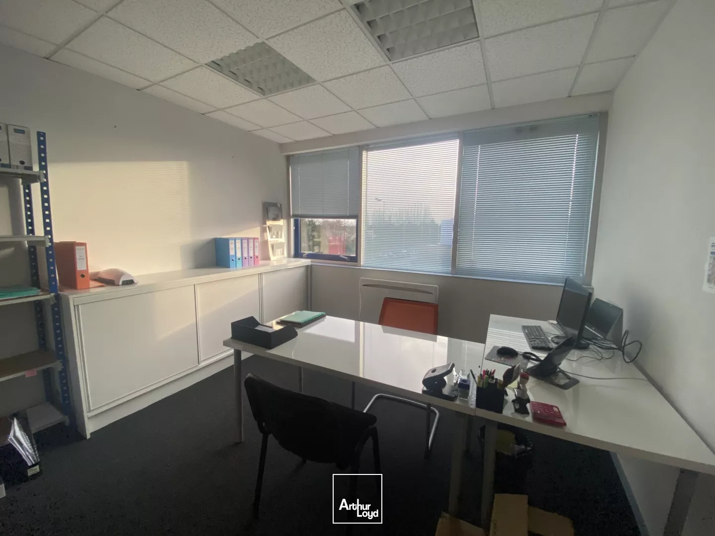 VENTE OU LOCATION D'UN PLATEAU DE BUREAUX D'ENVIRON 367 m² A SAINT GREGOIRE.