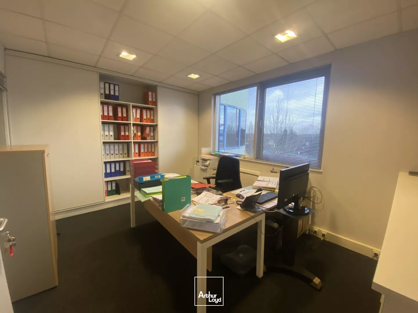 VENTE OU LOCATION D'UN PLATEAU DE BUREAUX D'ENVIRON 367 m² A SAINT GREGOIRE.