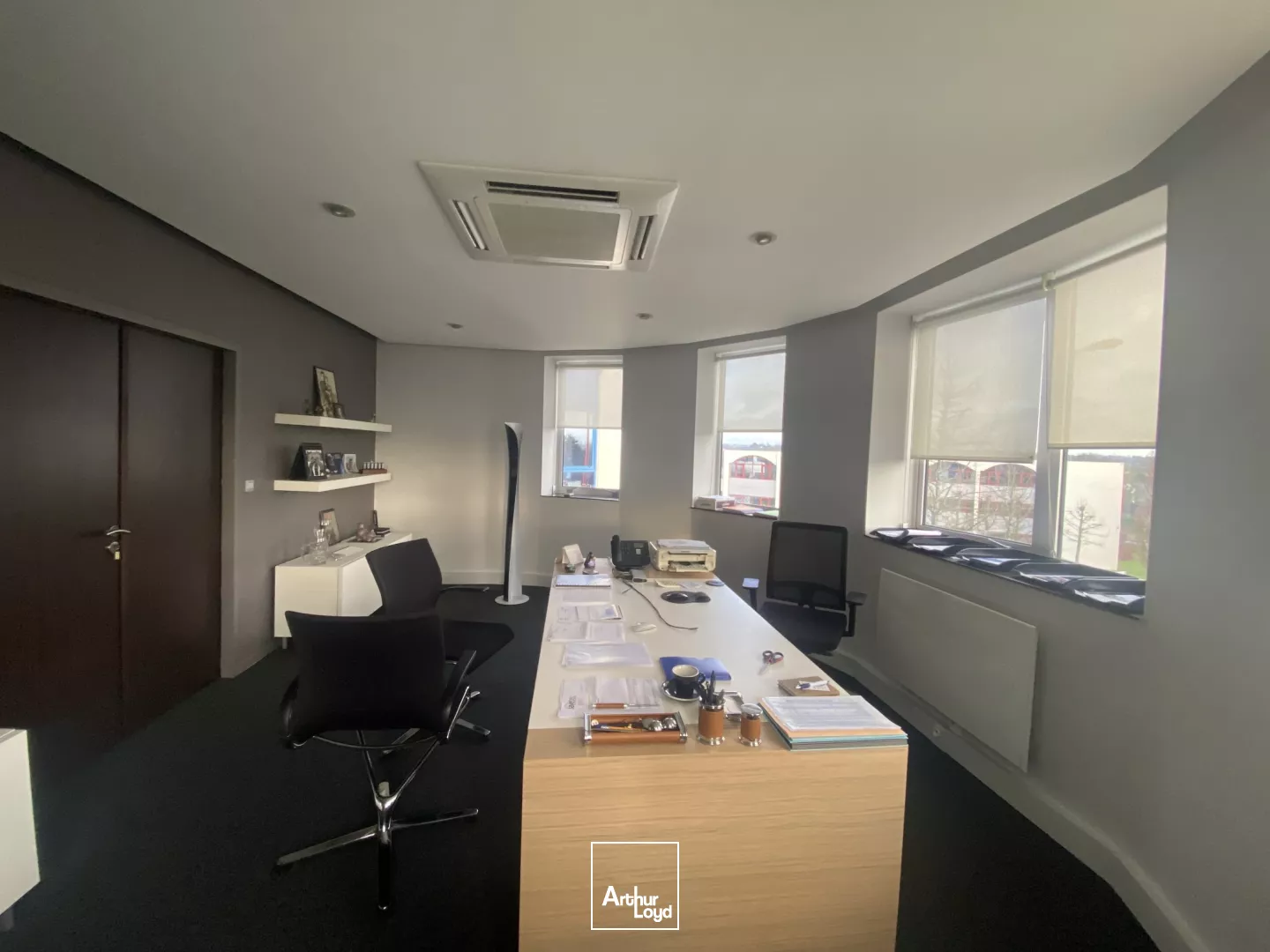 VENTE OU LOCATION D'UN PLATEAU DE BUREAUX D'ENVIRON 367 m² A SAINT GREGOIRE.