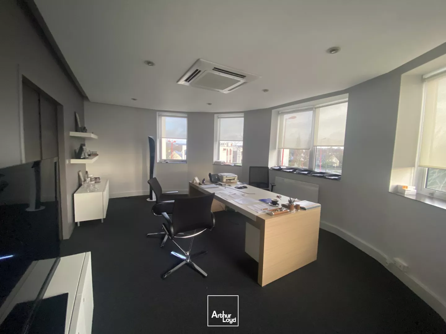 VENTE OU LOCATION D'UN PLATEAU DE BUREAUX D'ENVIRON 367 m² A SAINT GREGOIRE.