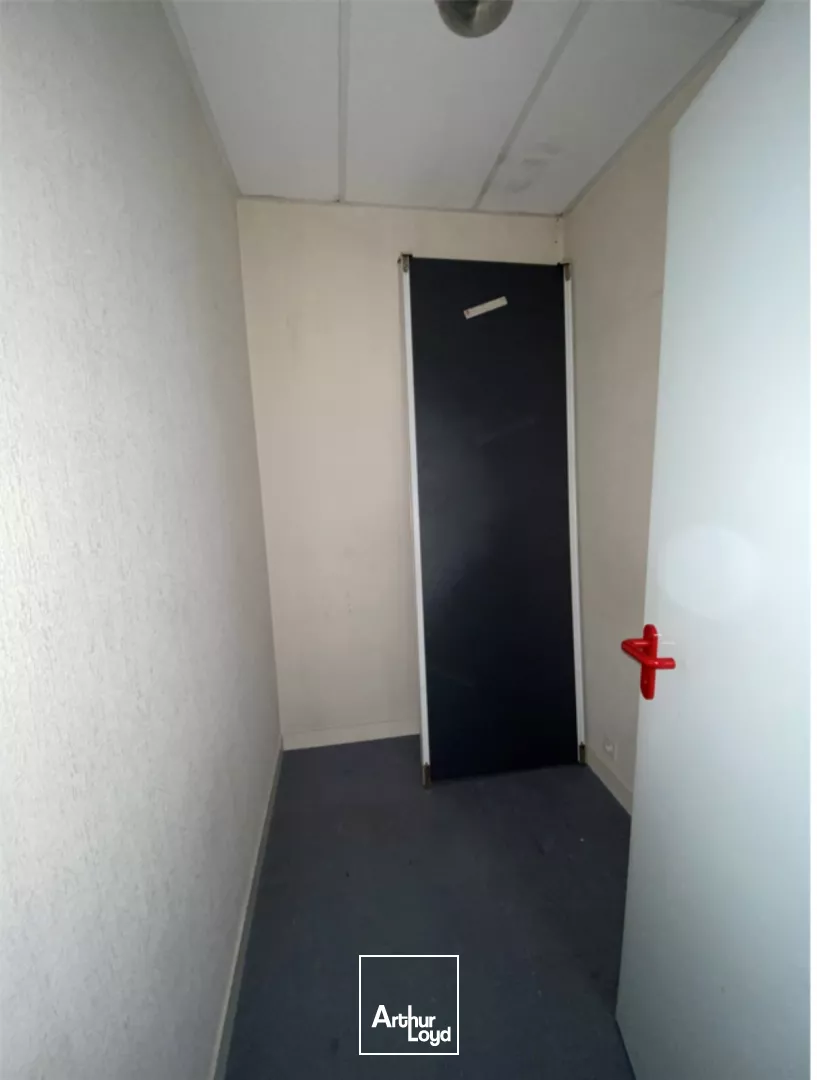 LOCATION DE PLATEAUX DE BUREAUX DIVISIBLES D'ENVIRON 440 m² AVEC PARKINGS A CHANTEPIE.