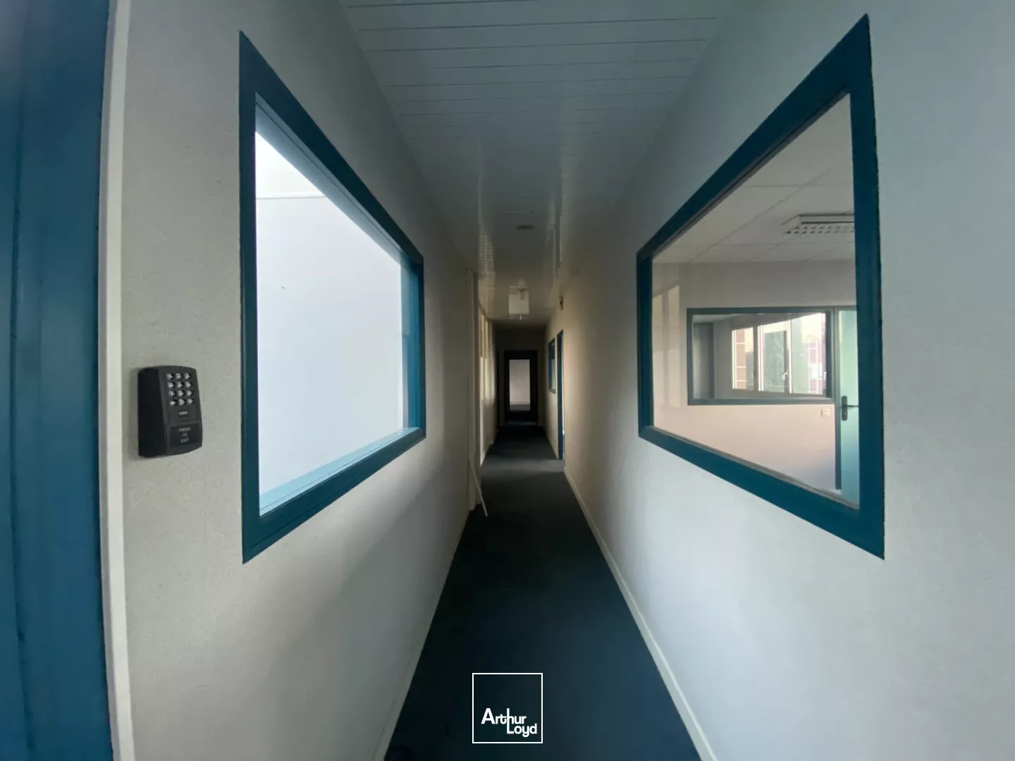 LOCATION DE PLATEAUX DE BUREAUX DIVISIBLES D'ENVIRON 440 m² AVEC PARKINGS A CHANTEPIE.