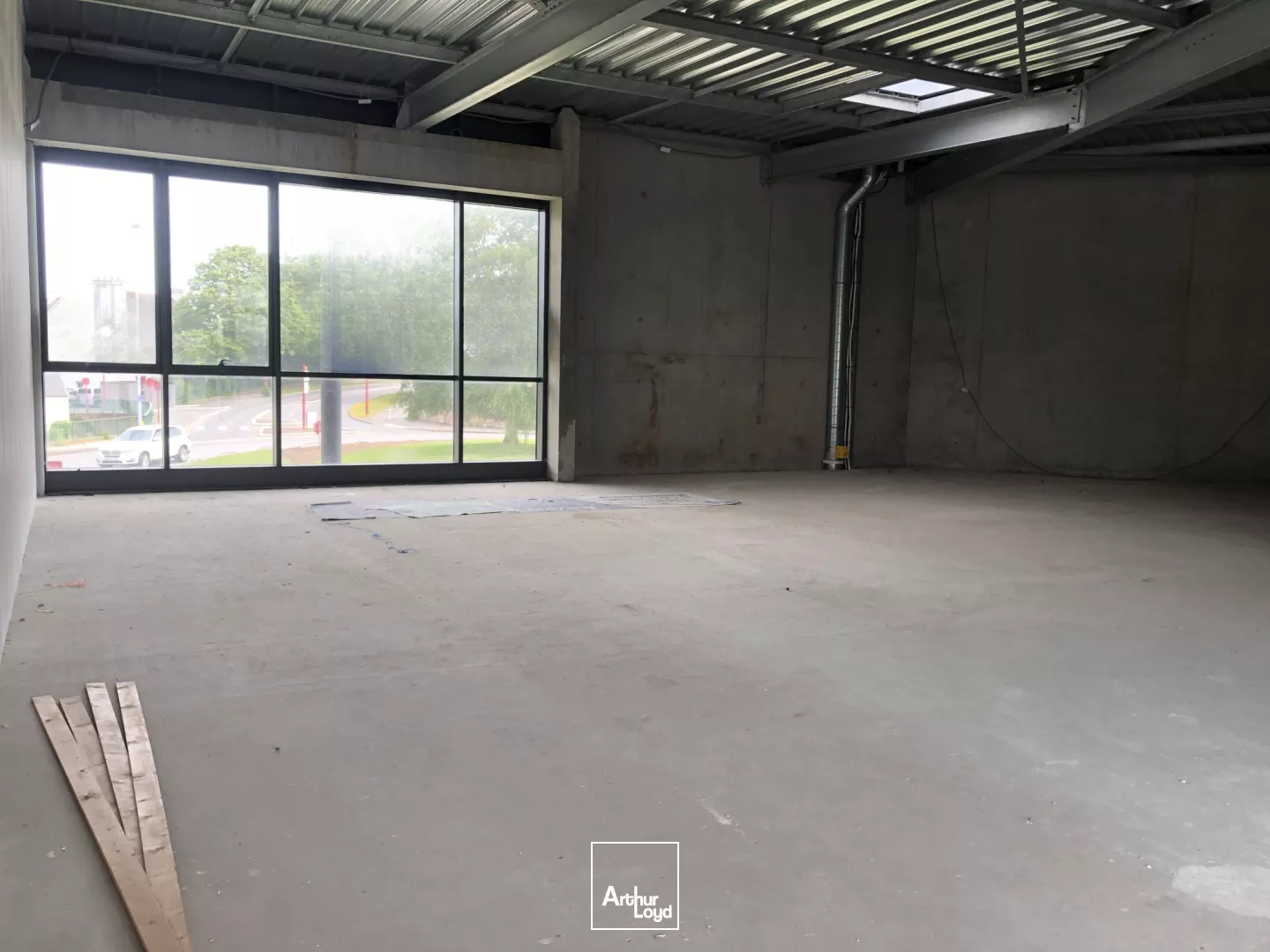 LOCAL COMMERCIAL A LOUER 145 M² - LESNEVEN