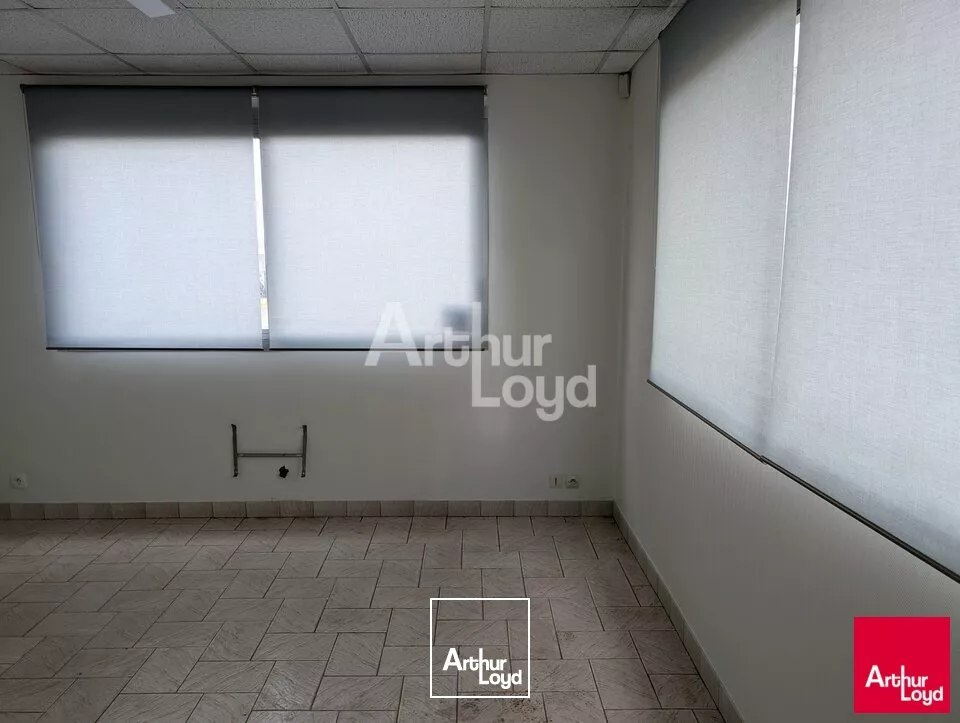 SAINT JACQUES DE LA LANDE - ENTREPOT A LOUER AVEC QUAIS - 1000 M²