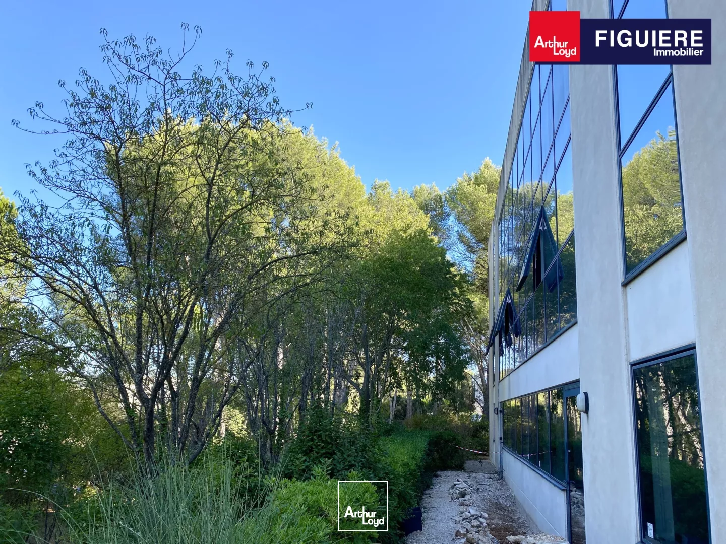 Bureaux à louer avec places de parking situés Parc du Golf à Aix-en-Provence