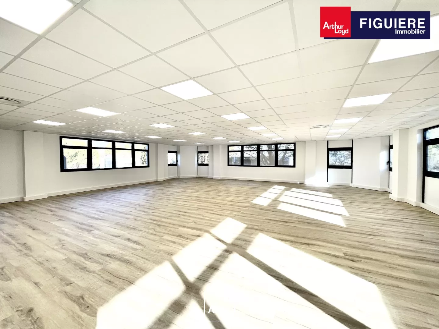 Grand plateau de bureaux rénové à louer au Pôle d'Activités d'Aix