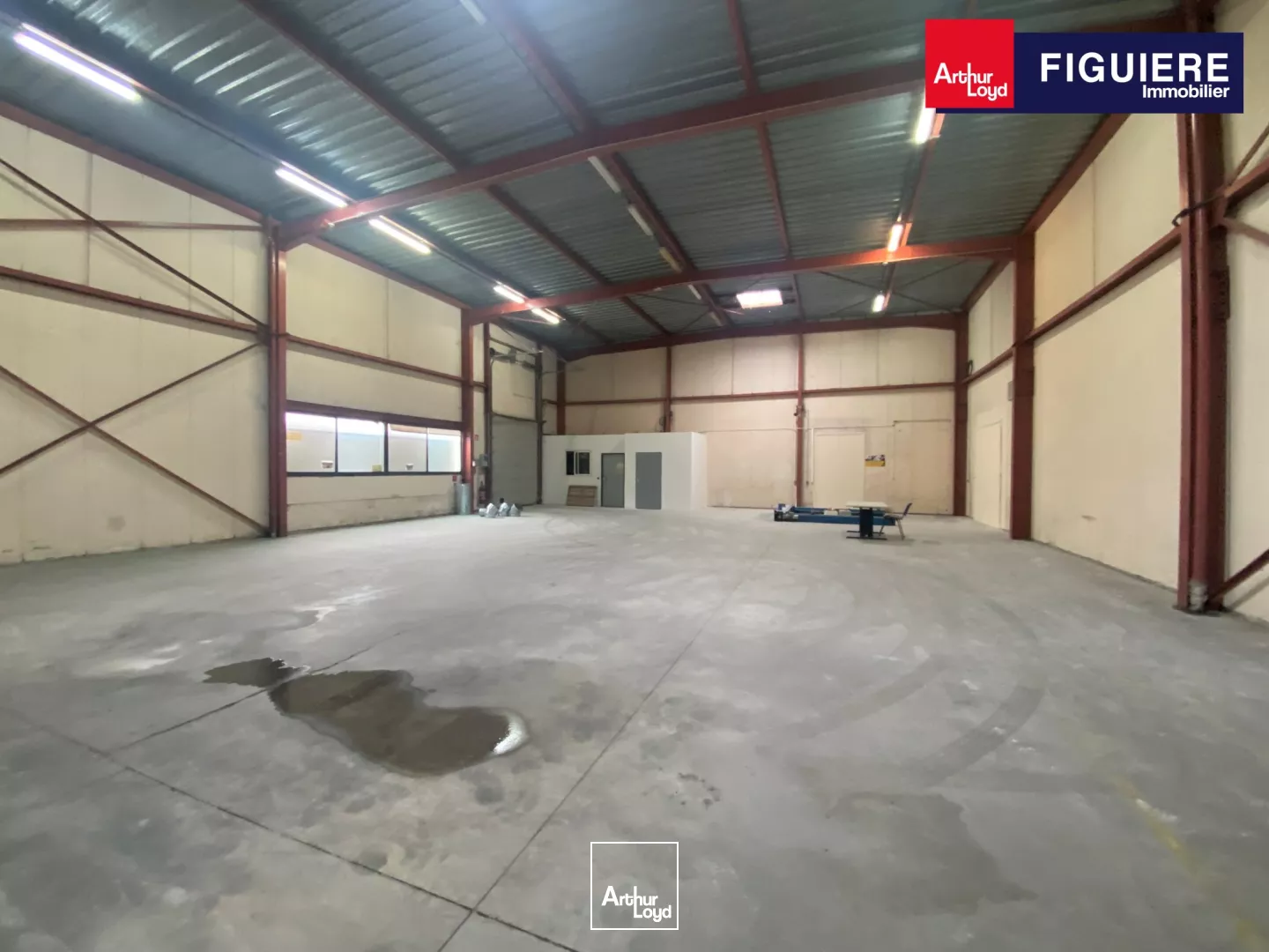 Entrepot a louer sur le Domaine Saint Hilaire a AIX EN PROVENCE