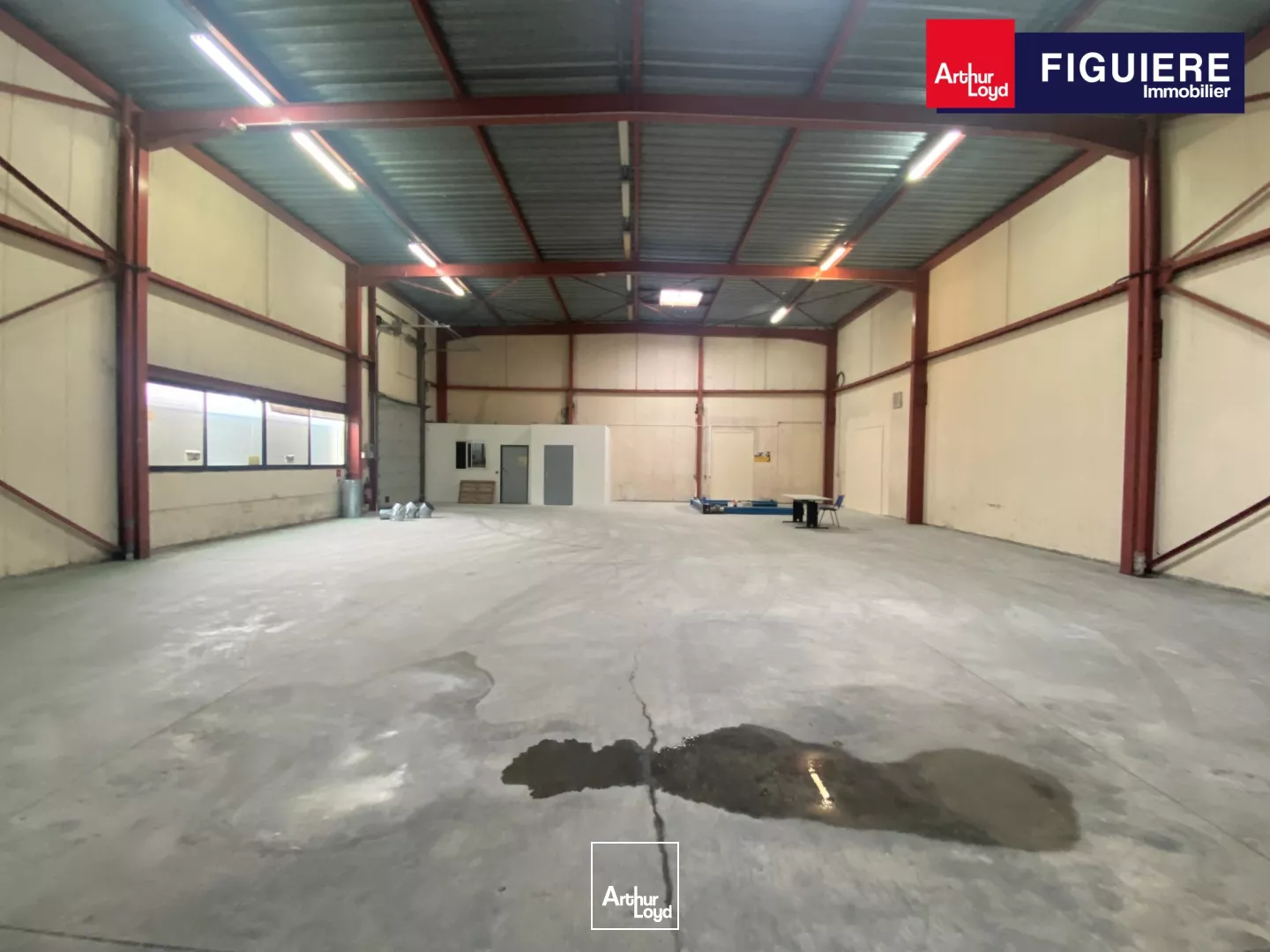 Entrepot a louer sur le Domaine Saint Hilaire a AIX EN PROVENCE