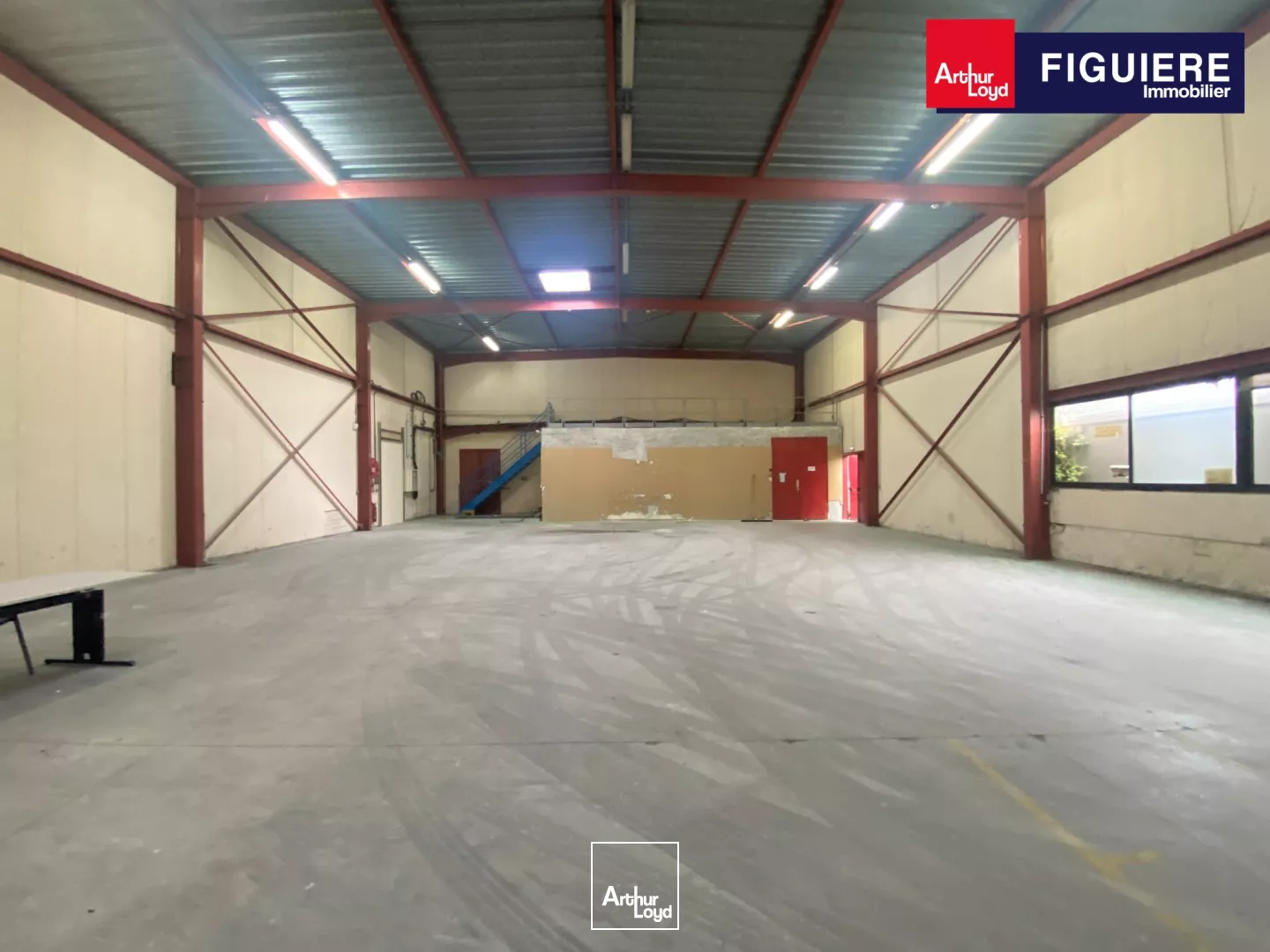 Entrepot a louer sur le Domaine Saint Hilaire a AIX EN PROVENCE