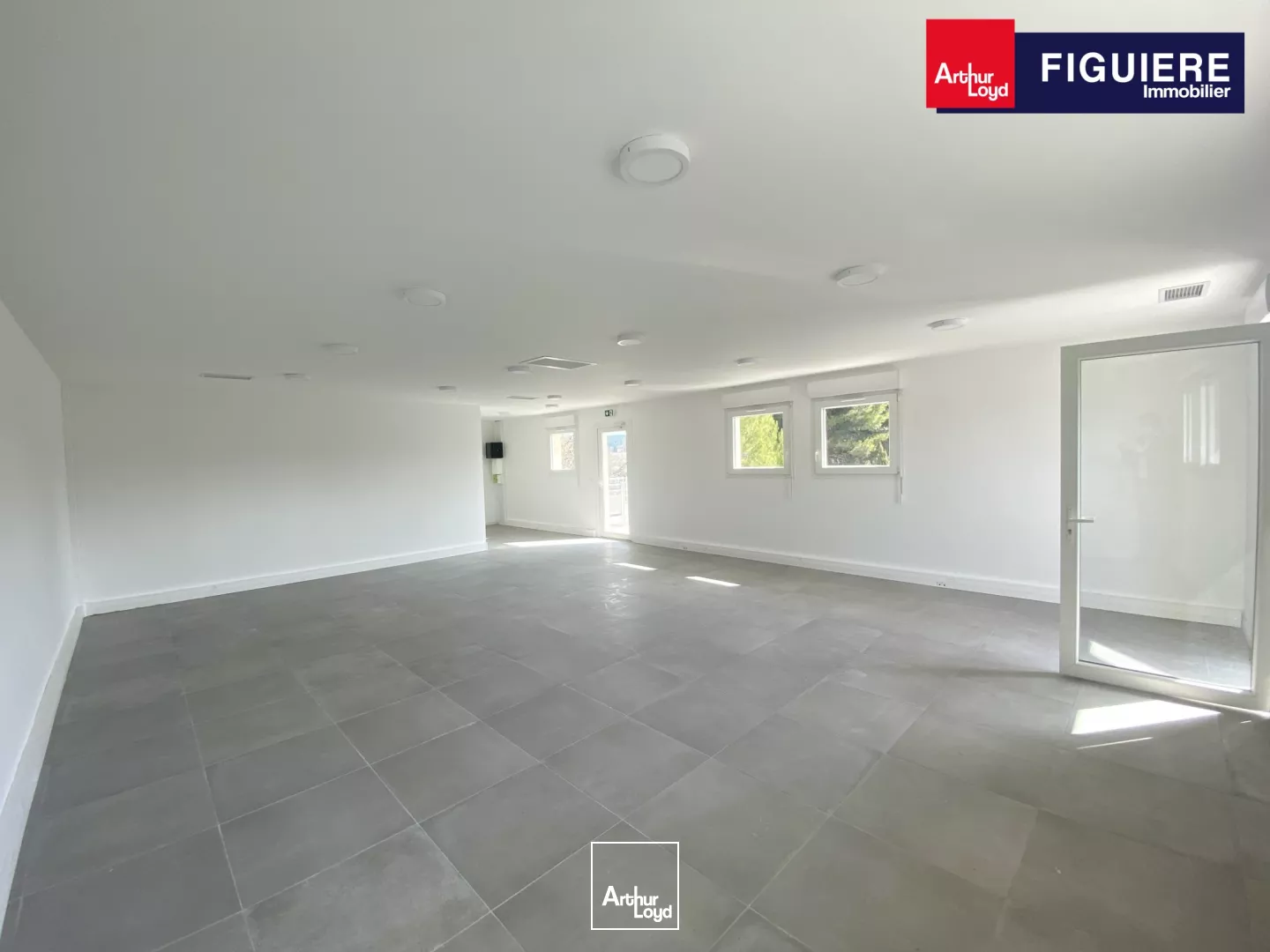 BUREAUX NEUF A LOUER AIX NORD ENVIRONNEMENT CALME AVEC PARKING