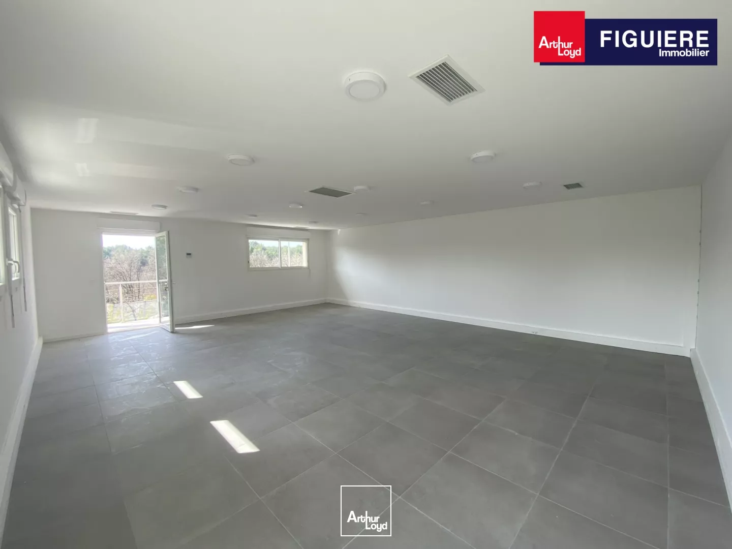 BUREAUX NEUF A LOUER AIX NORD ENVIRONNEMENT CALME AVEC PARKING