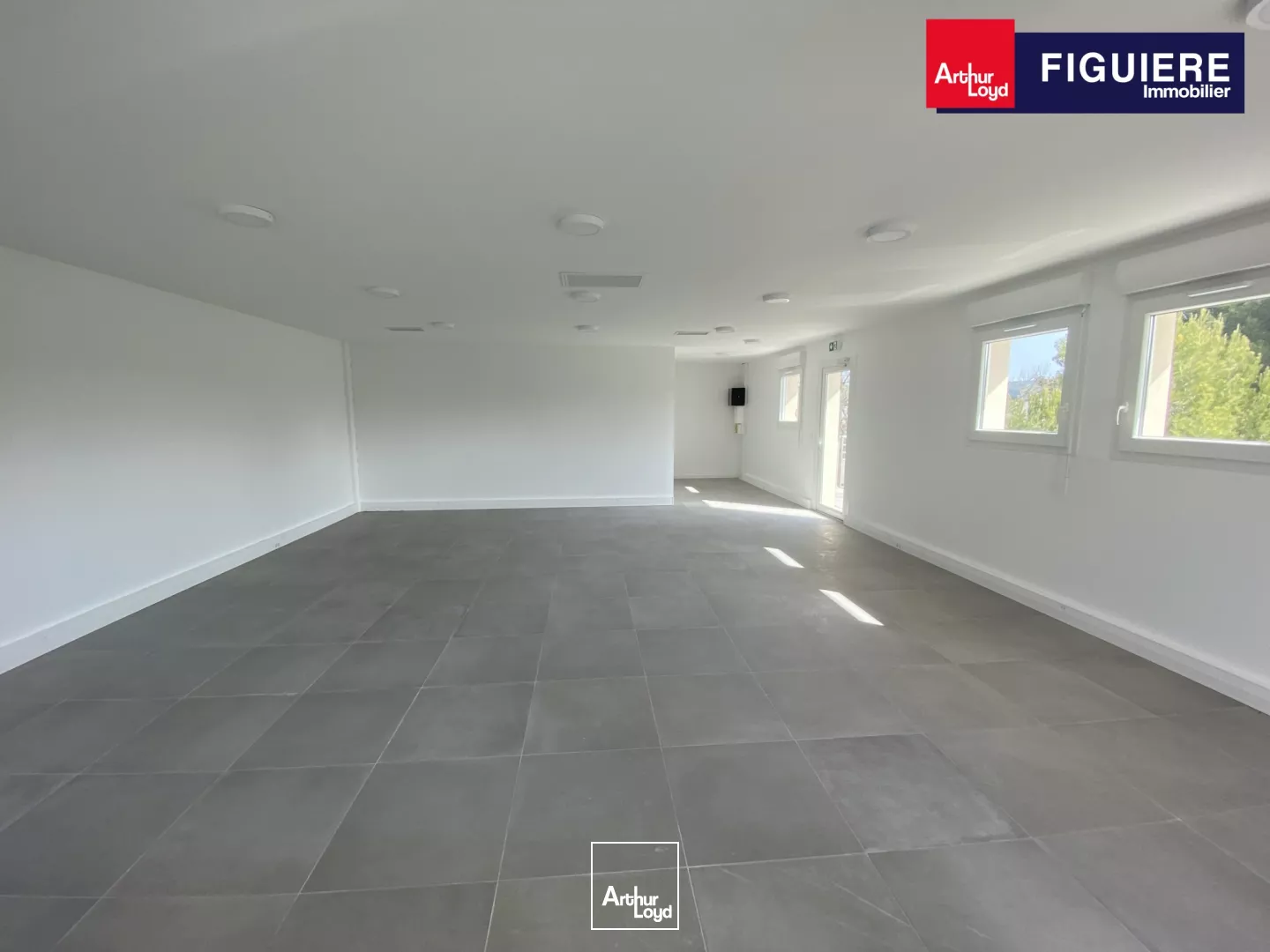 BUREAUX NEUF A LOUER AIX NORD ENVIRONNEMENT CALME AVEC PARKING