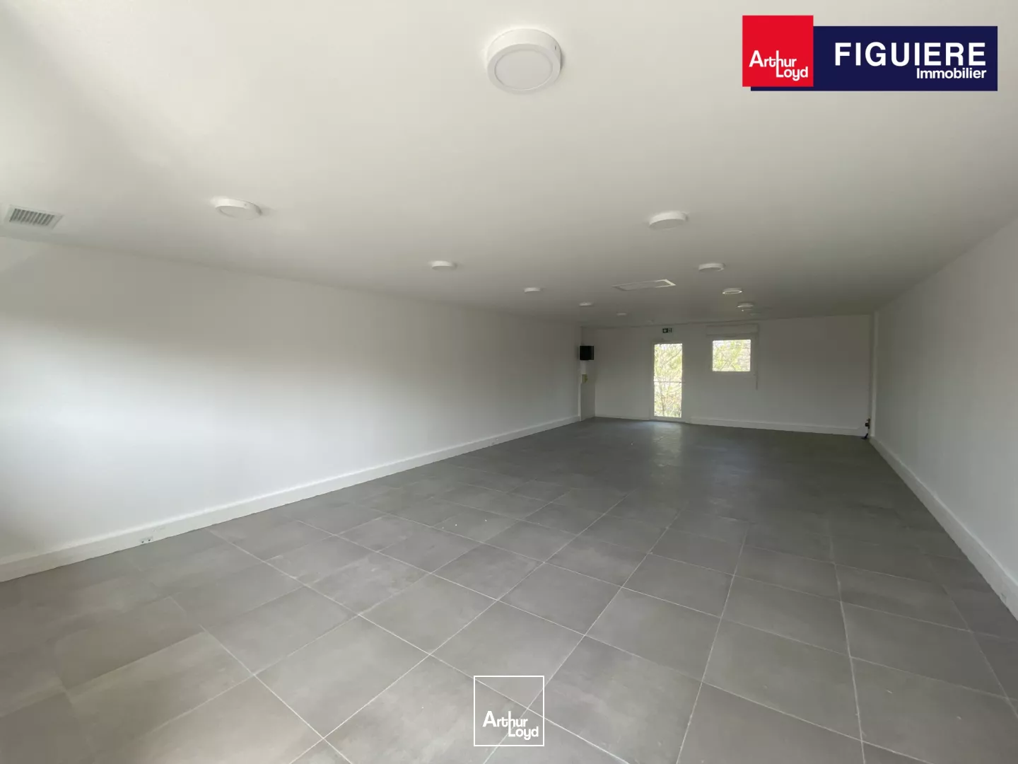 BUREAUX NEUF A LOUER AIX NORD ENVIRONNEMENT CALME AVEC PARKING