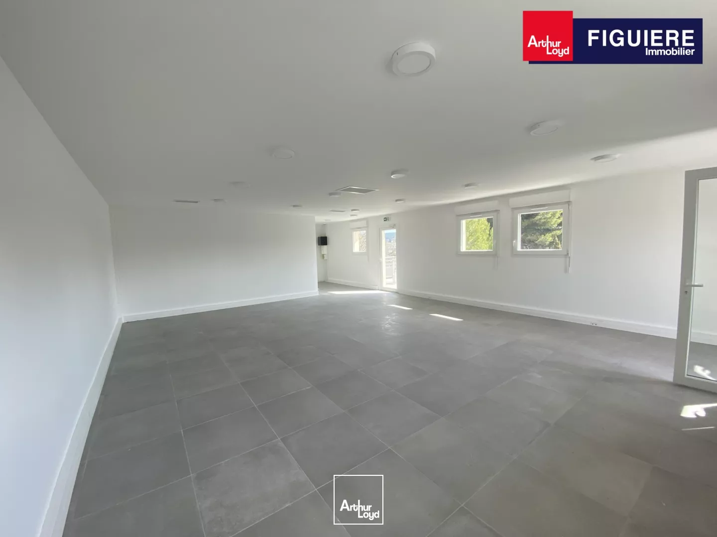 BUREAUX NEUF A LOUER AIX NORD ENVIRONNEMENT CALME AVEC PARKING
