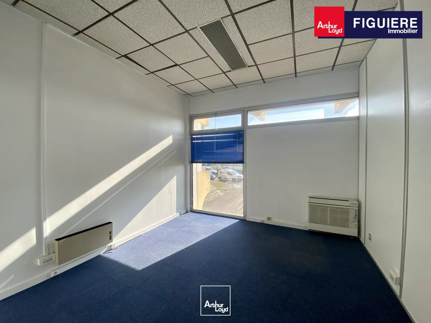 BUREAUX AVEC PARKING EN PIED D'IMMEUBLE AVEC ENSEIGNE