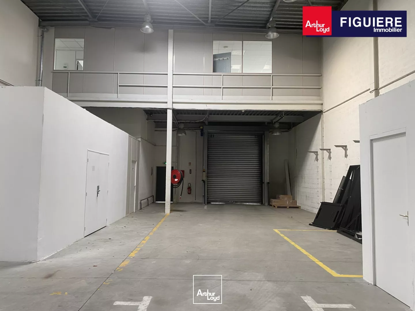 LOCAUX MIXTES ACCES POIDS-LOUDS