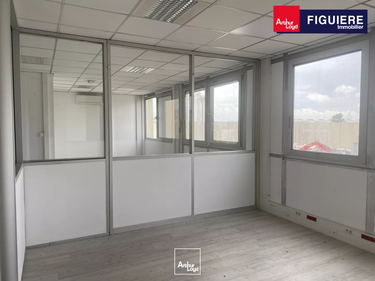 LOCAUX MIXTES ACCES POIDS-LOUDS