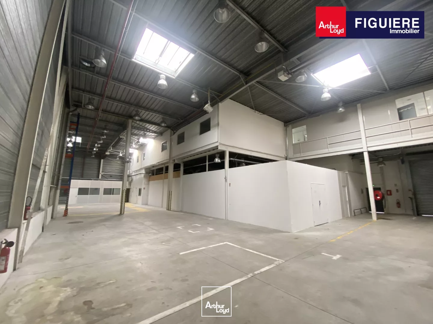 LOCAUX MIXTES ACCES POIDS-LOUDS