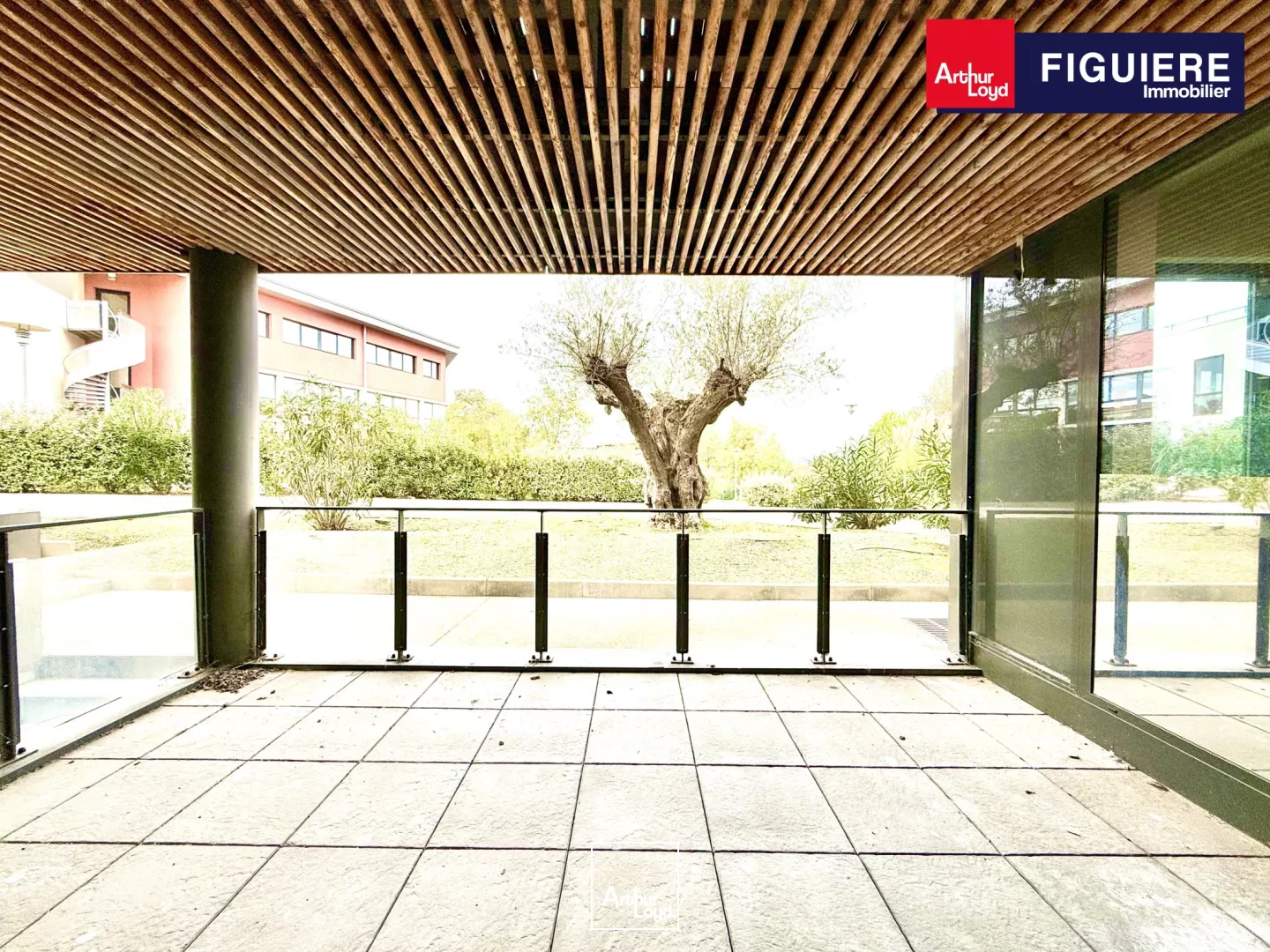 BUREAUX AVEC TERRASSE PRIVATIVE 