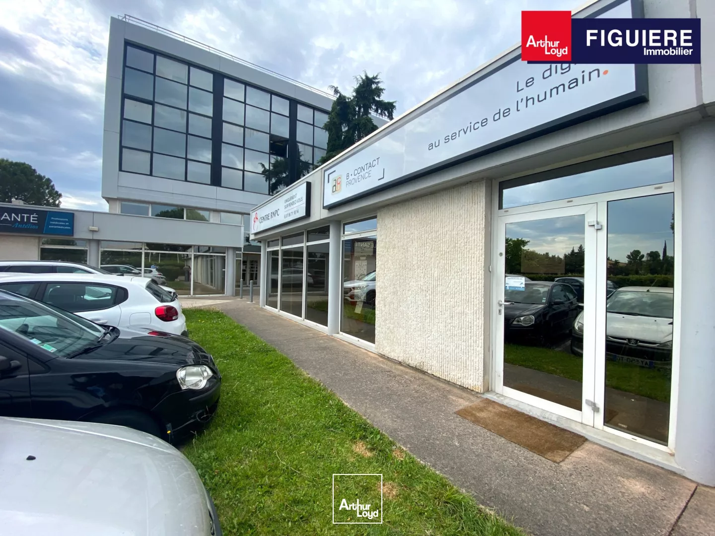 Bureaux a louer en RDC avec visibilité de la D9 et parking 