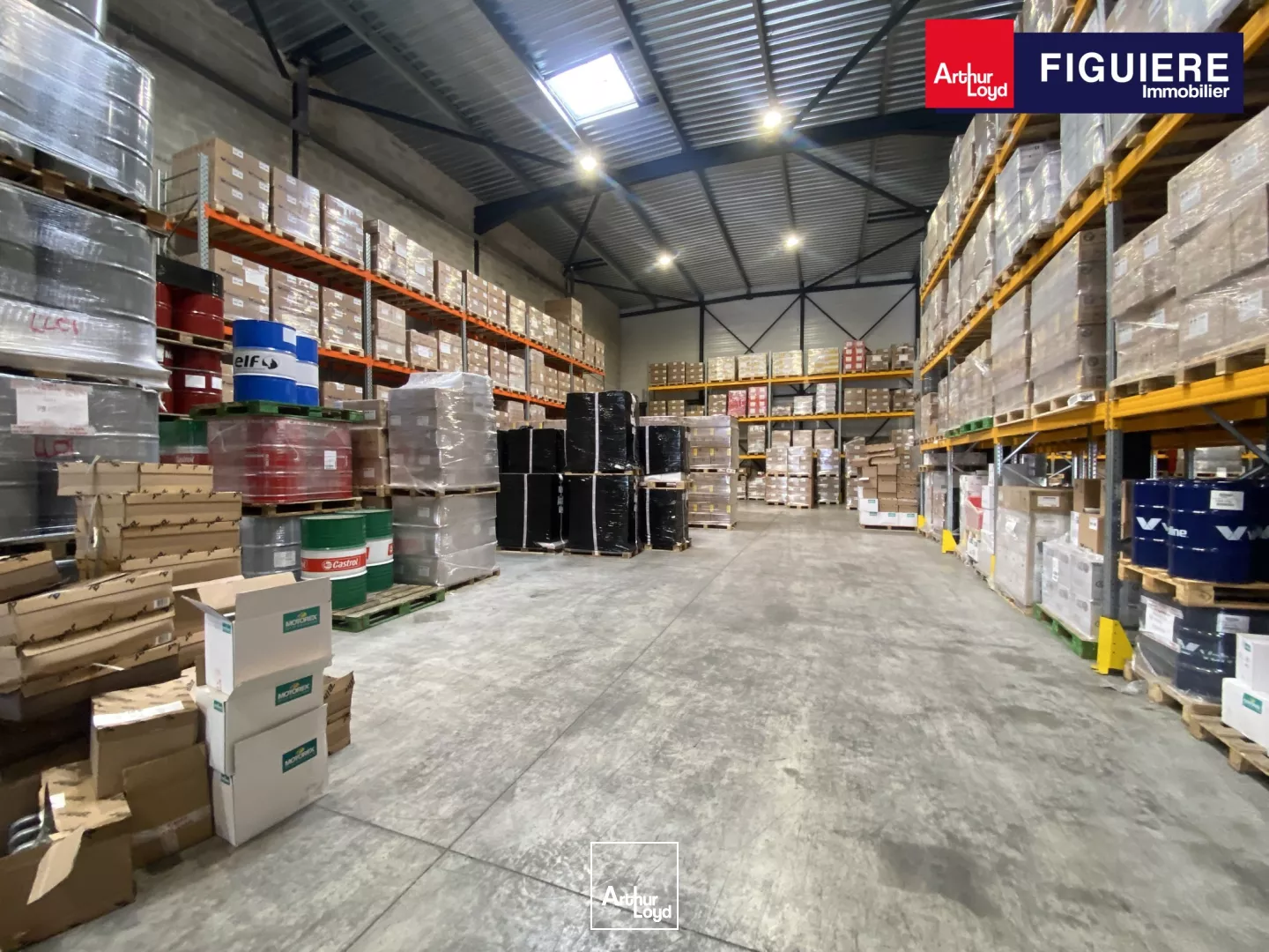 Entrepôts avec grande hauteur et bureaux à LOUER sur AIX EN PROVENCE