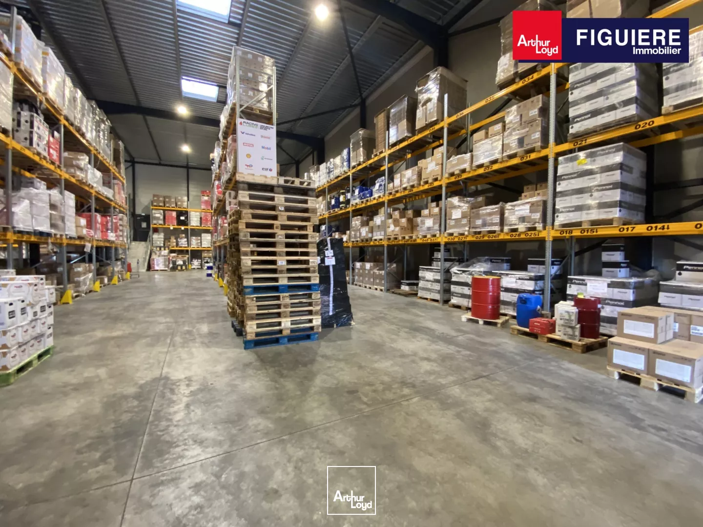Entrepôts avec grande hauteur et bureaux à LOUER sur AIX EN PROVENCE