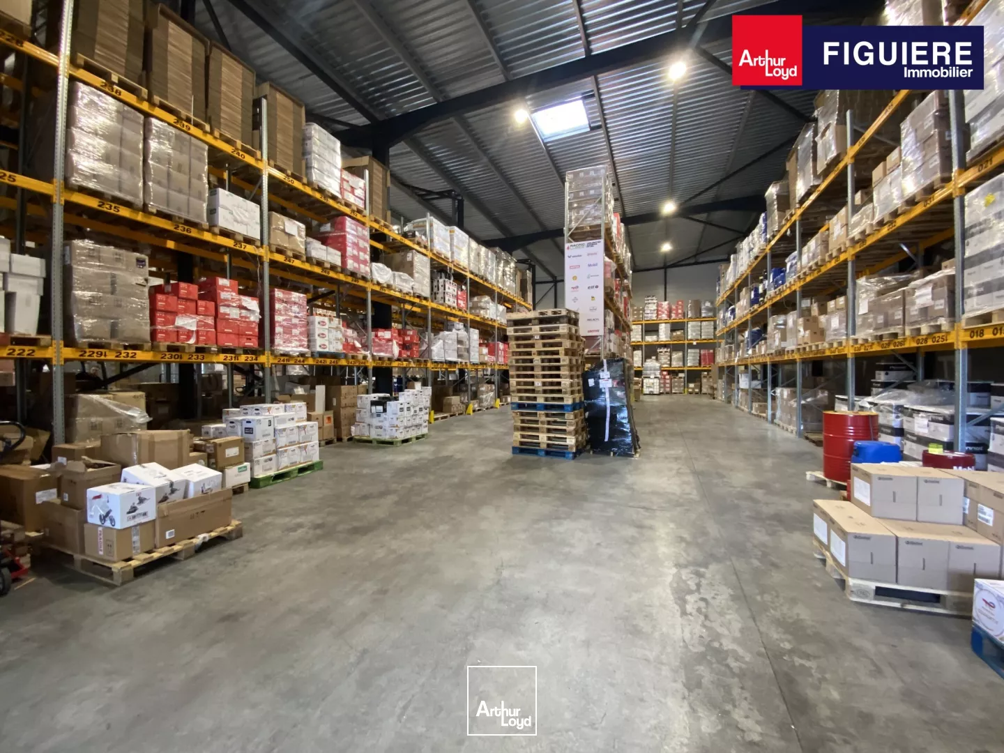 Entrepôts avec grande hauteur et bureaux à LOUER sur AIX EN PROVENCE