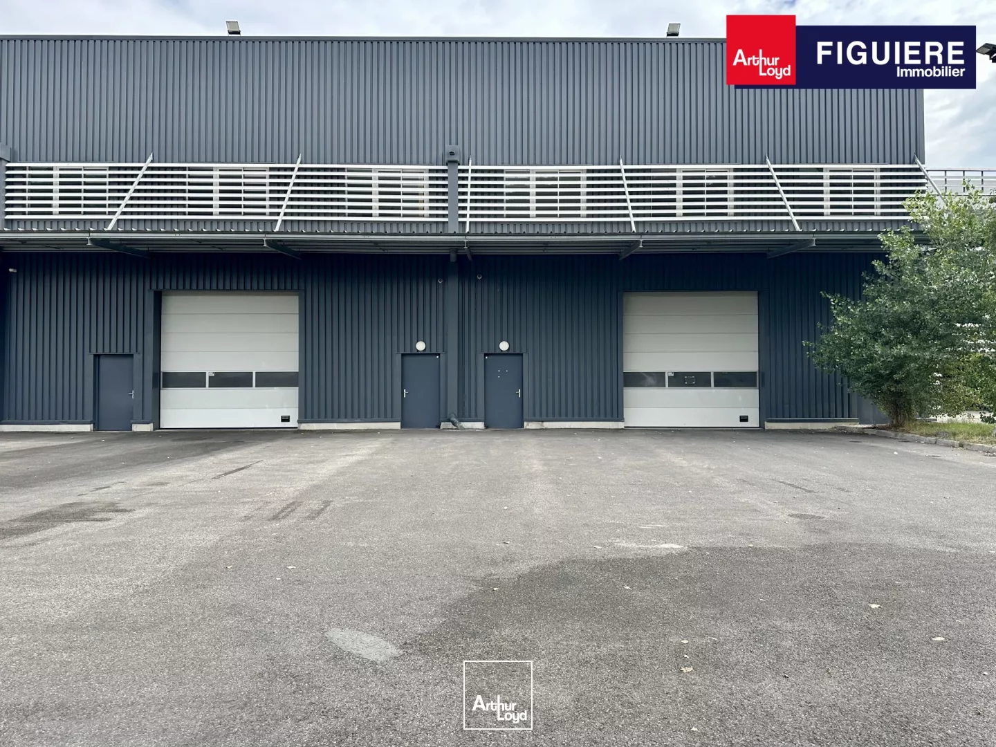 Entrepôts avec grande hauteur et bureaux à LOUER sur AIX EN PROVENCE