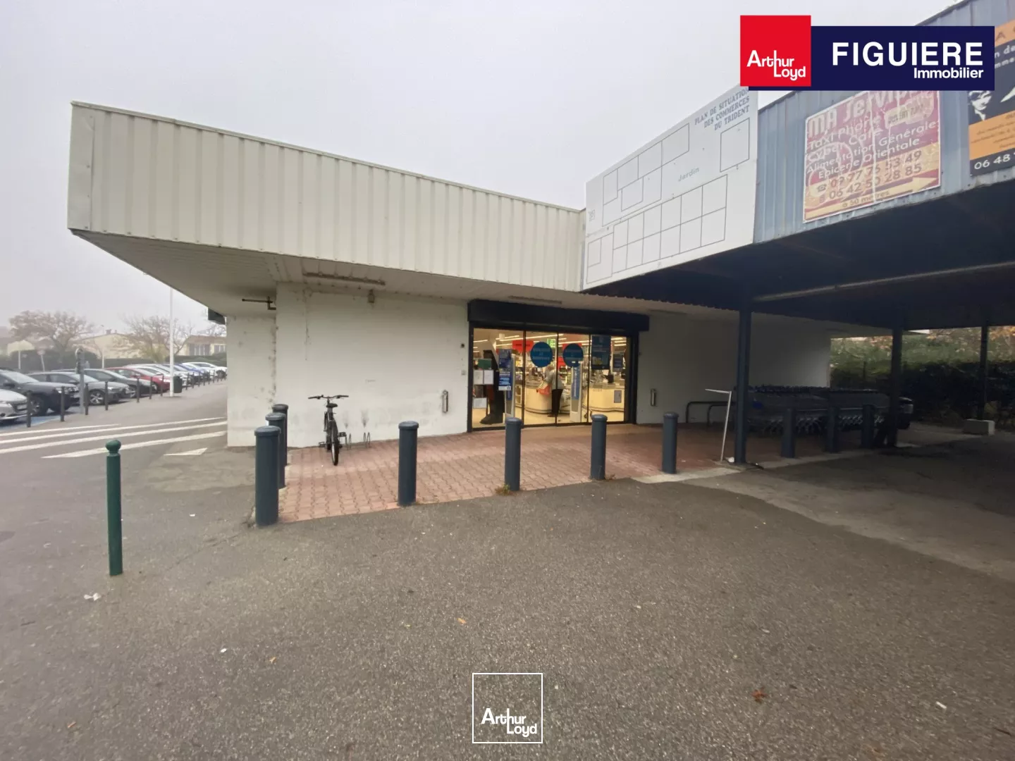 Local commercial 687m² à louer SAINT MARTIN DE CRAU 