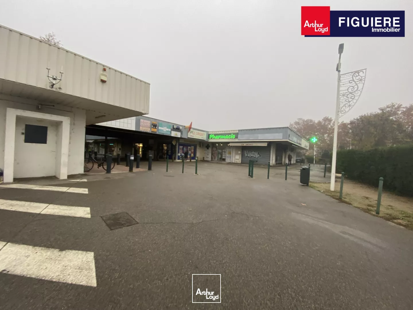 Local commercial 687m² à louer SAINT MARTIN DE CRAU 