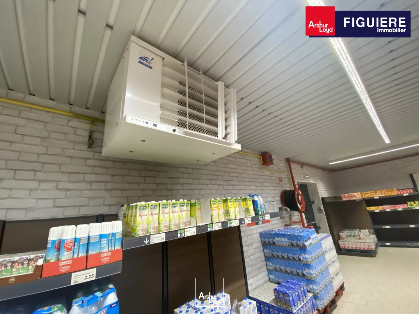 Local commercial 687m² à louer SAINT MARTIN DE CRAU 