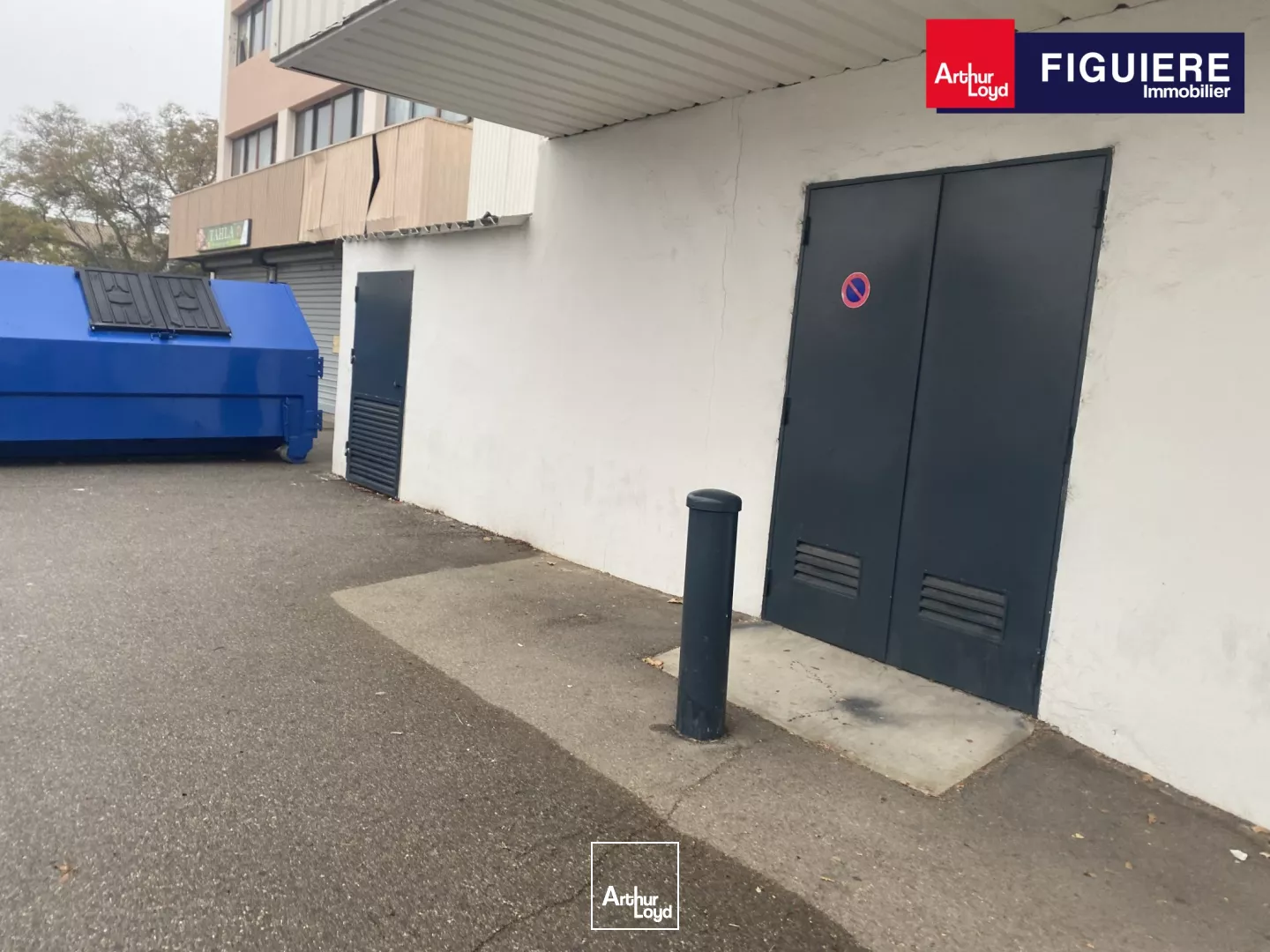 Local commercial 687m² à louer SAINT MARTIN DE CRAU 