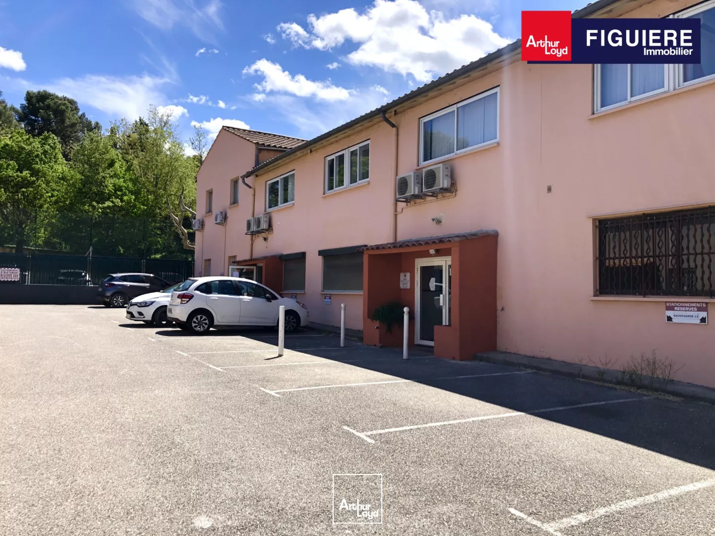 BUREAUX CLOISONNÉS AVEC PARKING À PONT DE L'ARC